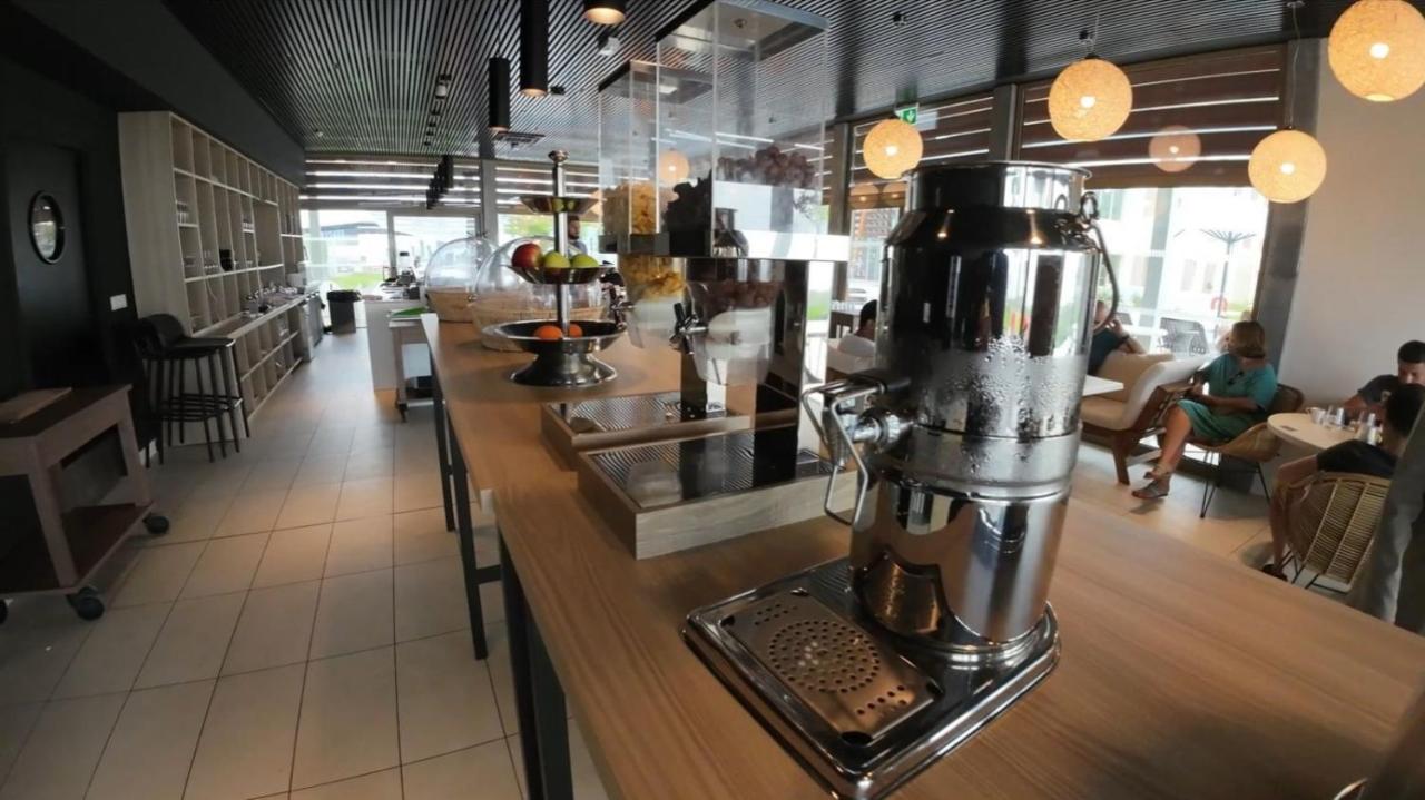 Ibis Styles Mayotte Aeroport Pamandzi ภายนอก รูปภาพ