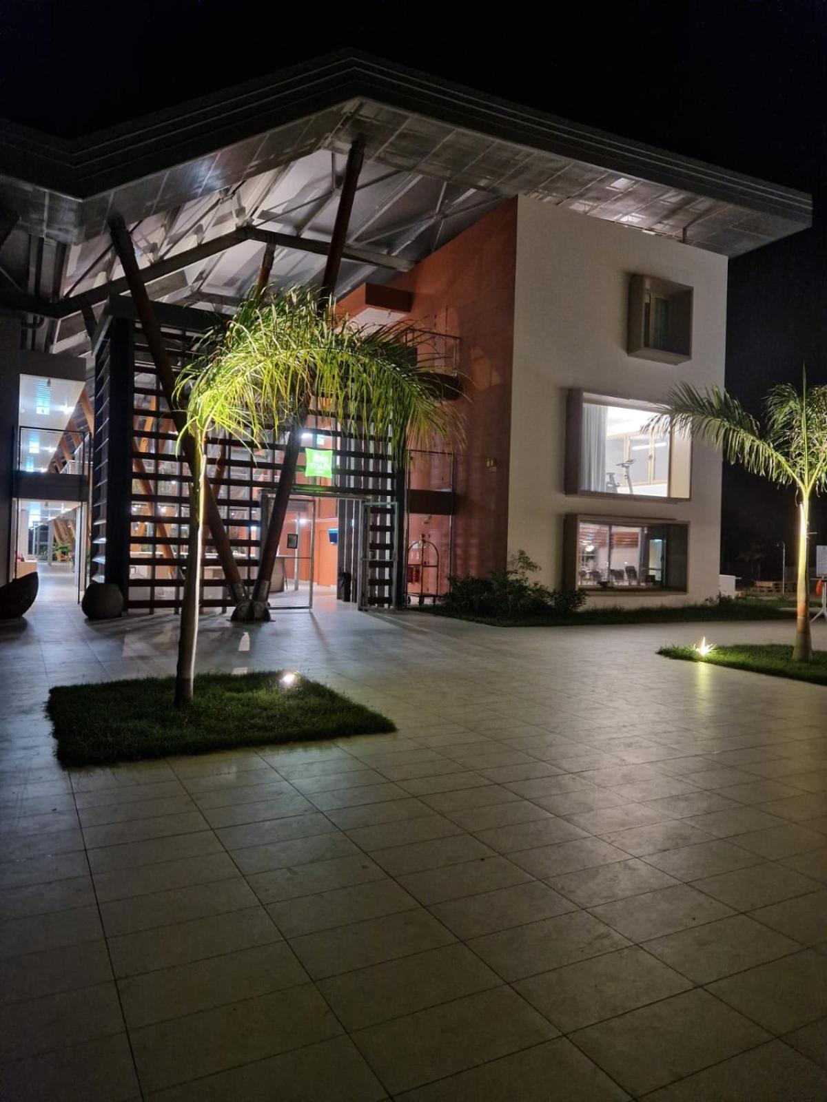Ibis Styles Mayotte Aeroport Pamandzi ภายนอก รูปภาพ